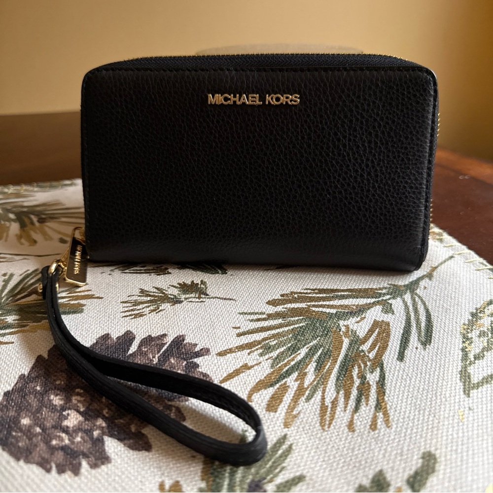 Michael Kors Jet Set Travel Phone Case Wallet Wristlet Black Leather/Gold